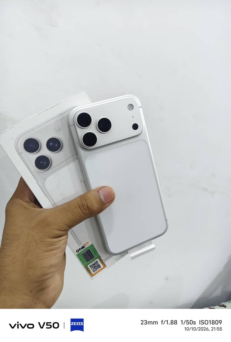 Apple iPhone 17 Pro Max 0