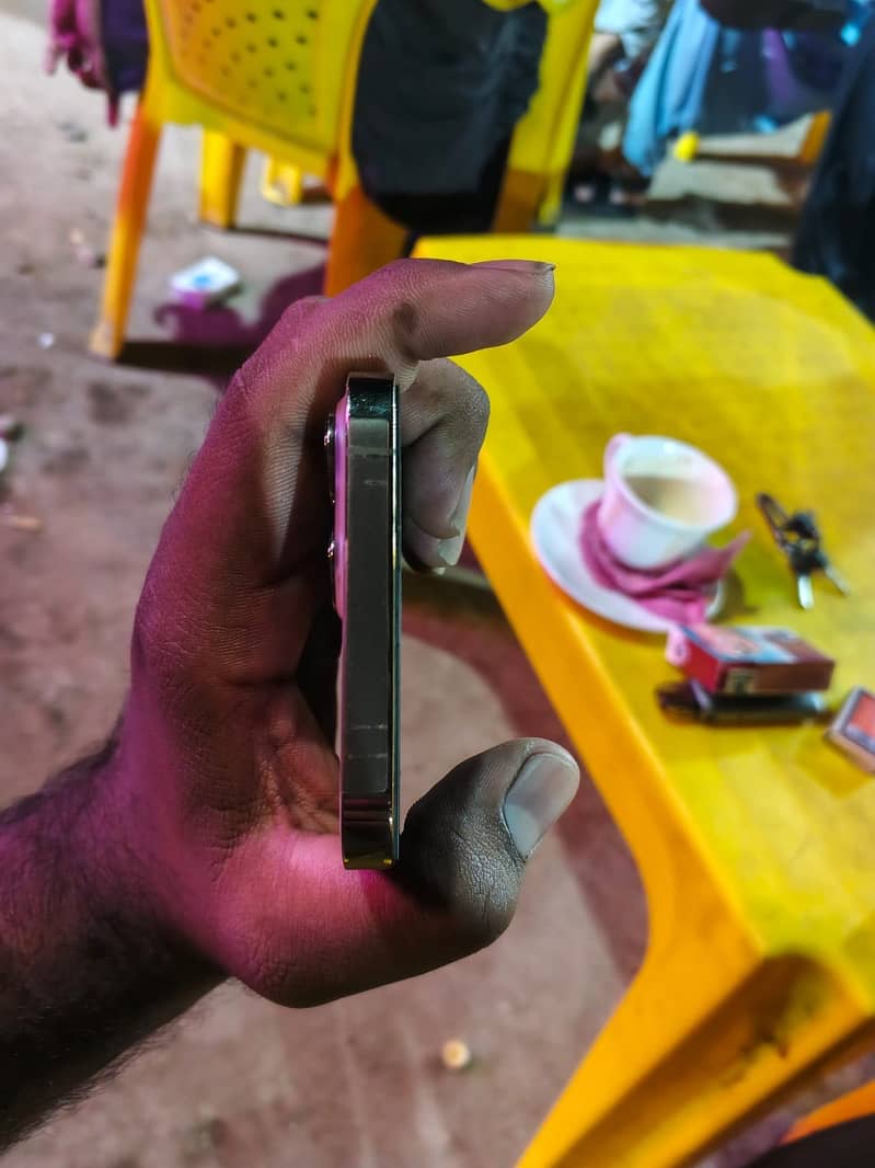 Apple iPhone 13 Pro Max 4