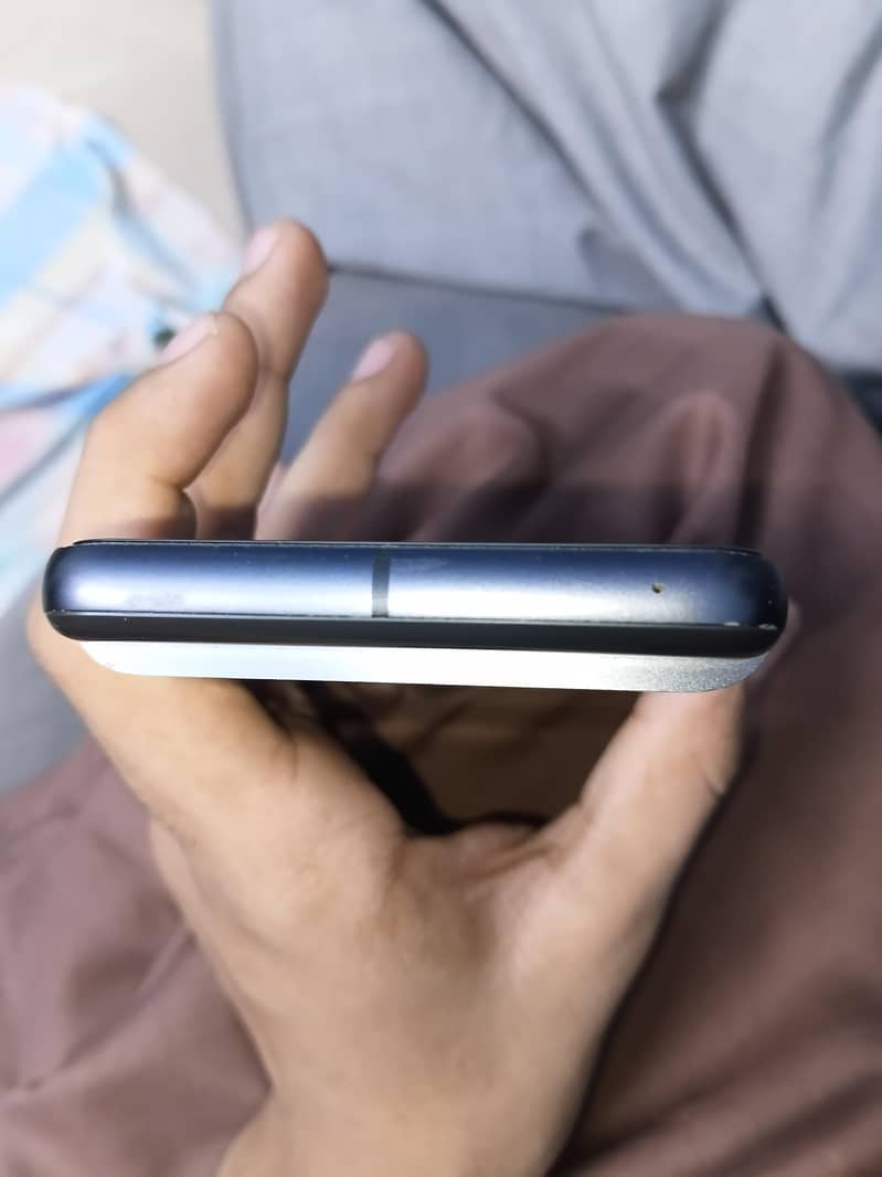Google Pixel 8 4