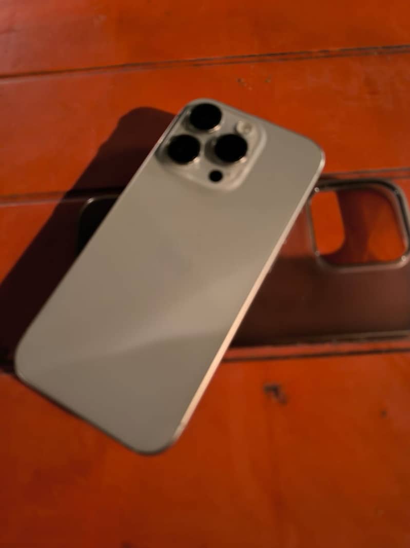 Apple iPhone 15 Pro 3