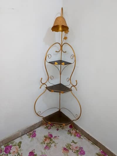 Corner shelf