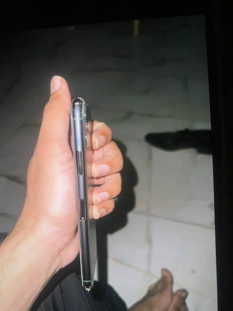 Apple iPhone 11 Pro Max 3