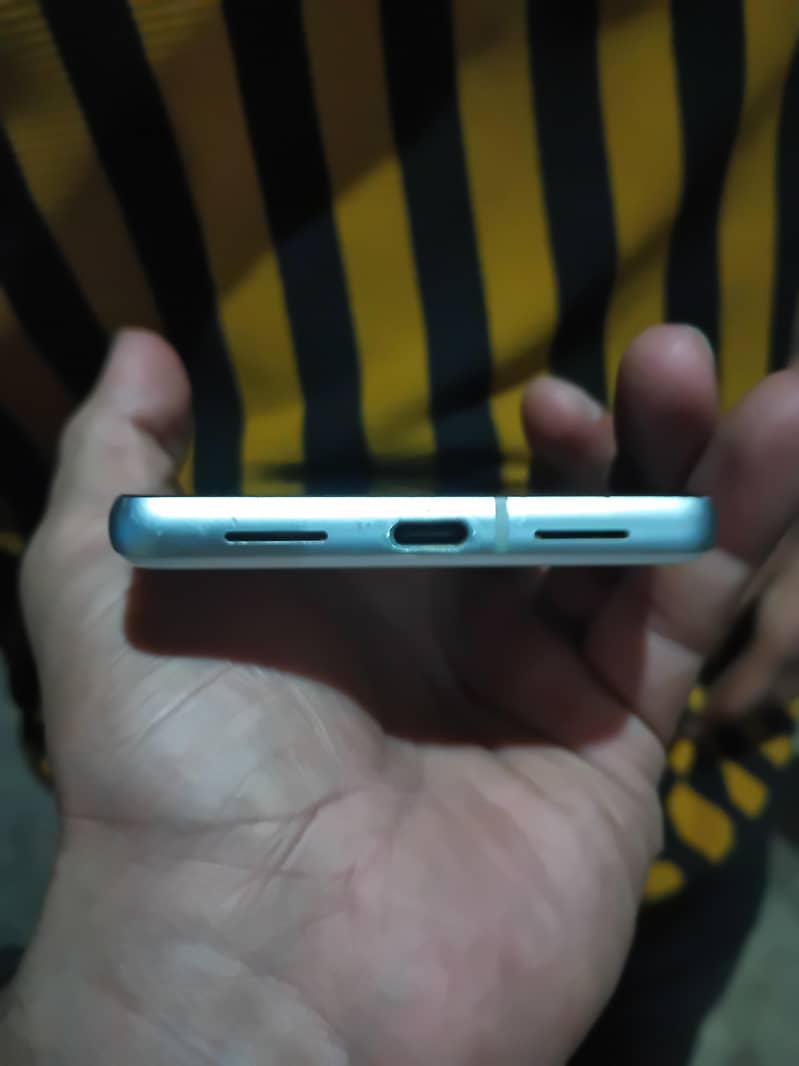 Google Pixel 7 4