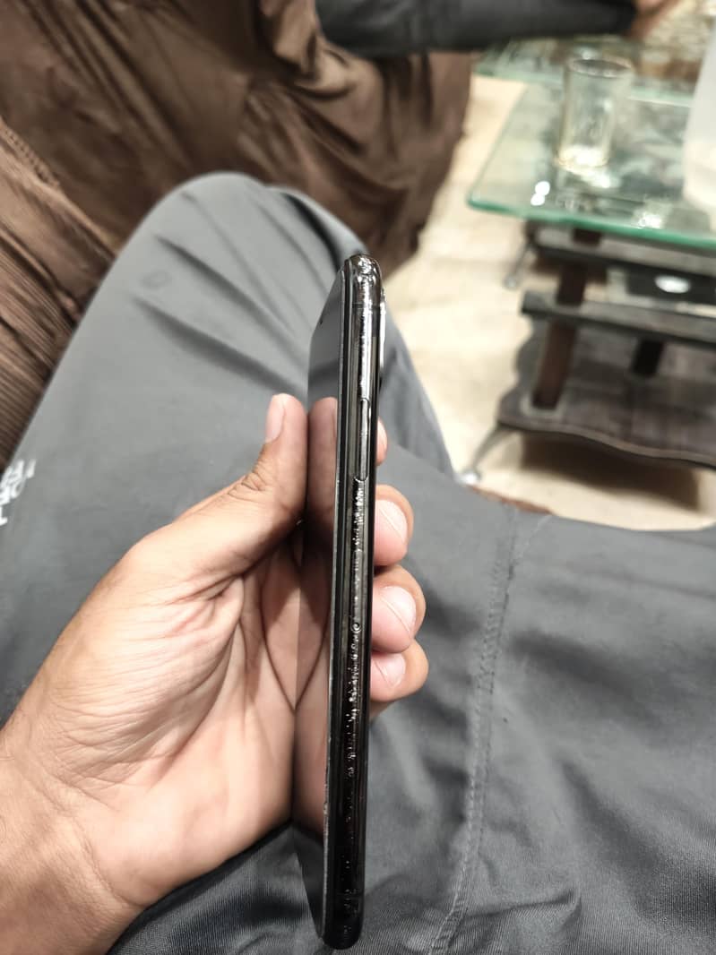 Apple iPhone X 3
