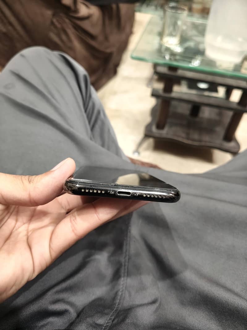 Apple iPhone X 4