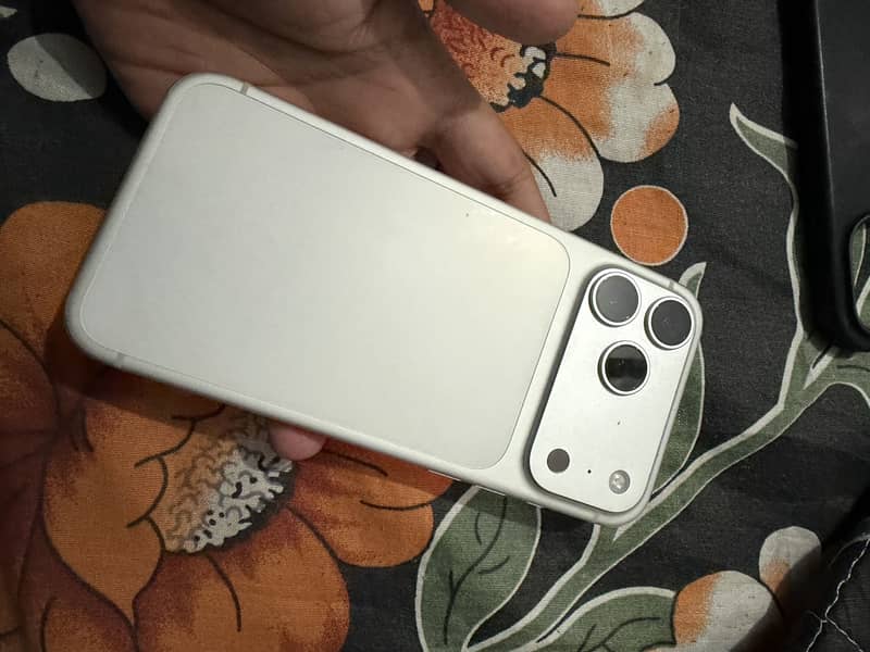Apple iPhone 17 Pro Max 0