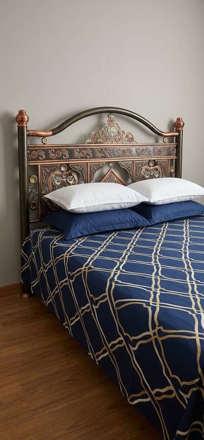 dubble bed , 2 chairs with table and dressing table