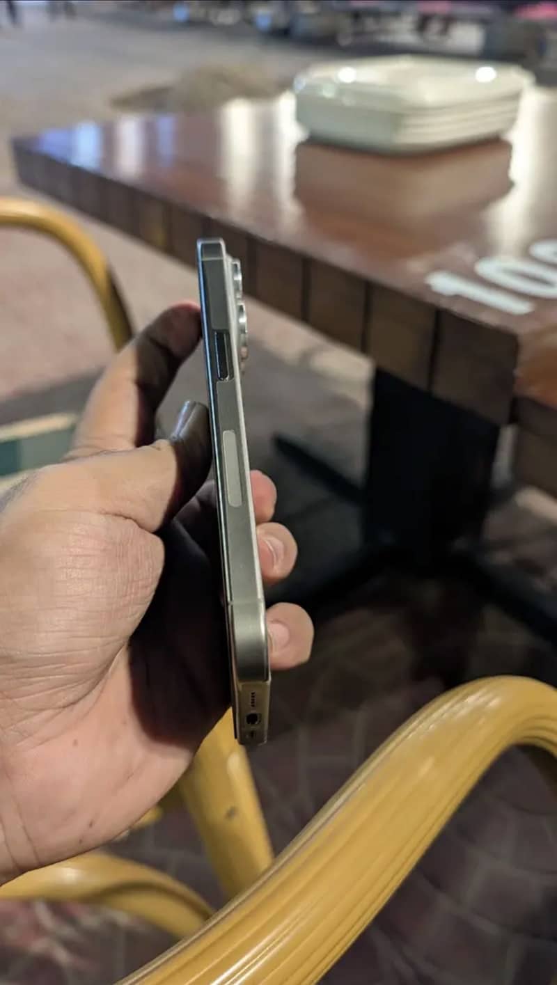 Apple iPhone 15 Pro 2
