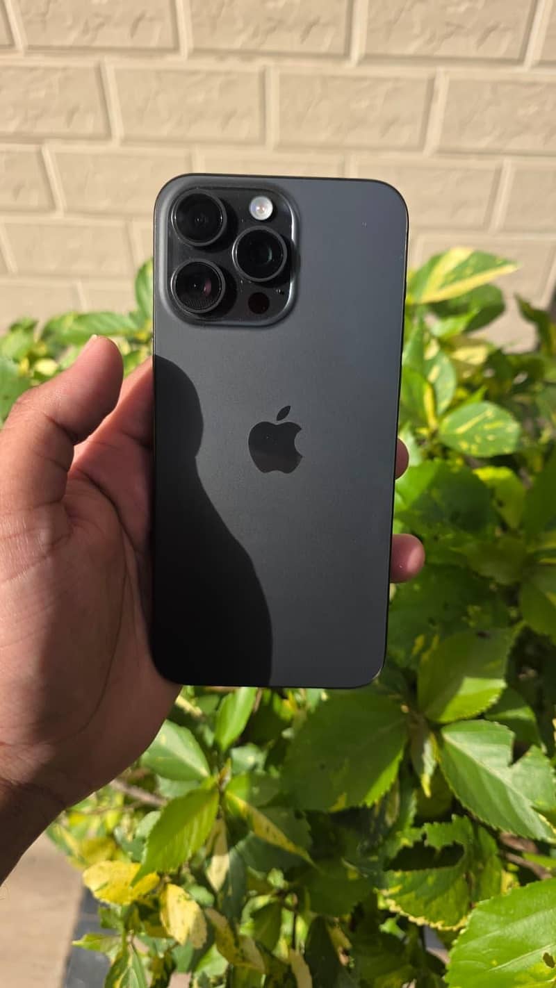 Apple iPhone 15 Pro Max 2