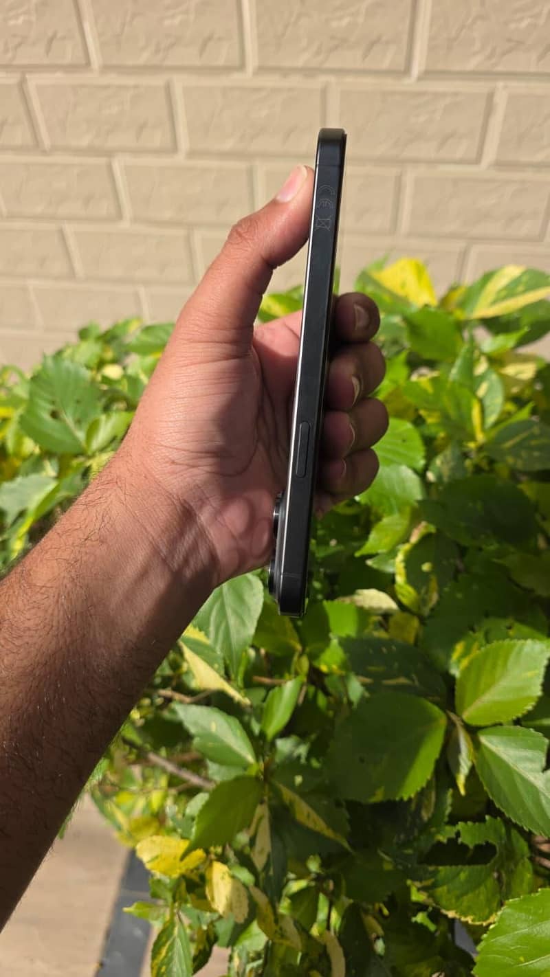 Apple iPhone 15 Pro Max 3