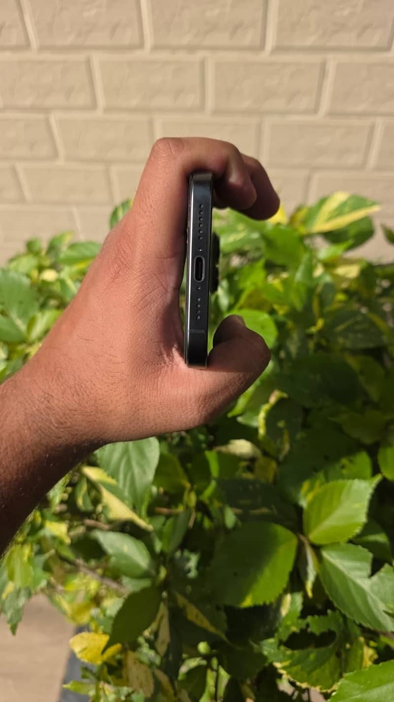 Apple iPhone 15 Pro Max 4