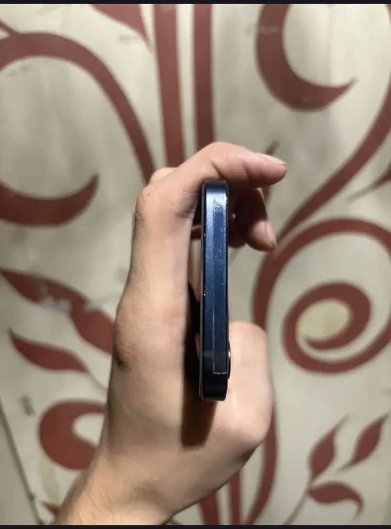 Apple iPhone 12 3