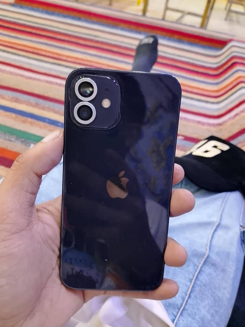 Apple iPhone 12 4
