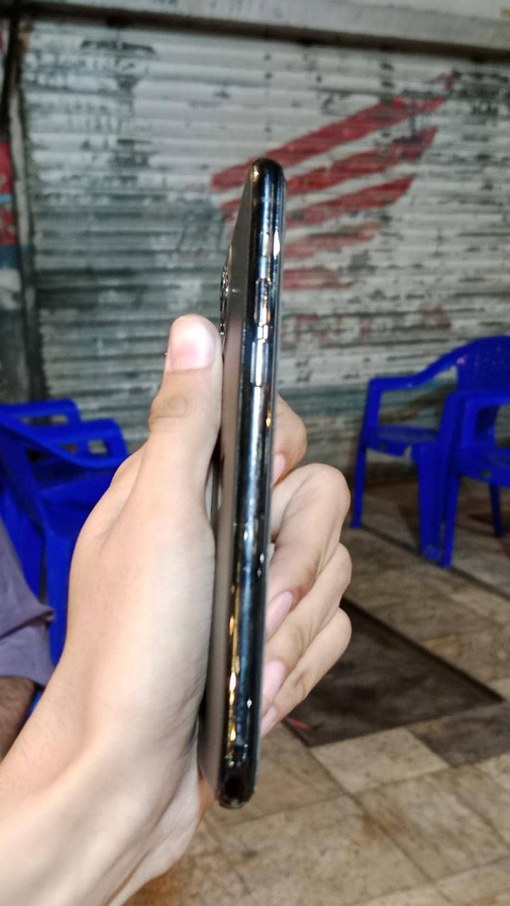 Apple iPhone 11 Pro 1