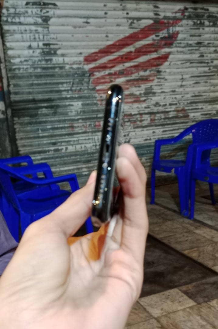 Apple iPhone 11 Pro 2