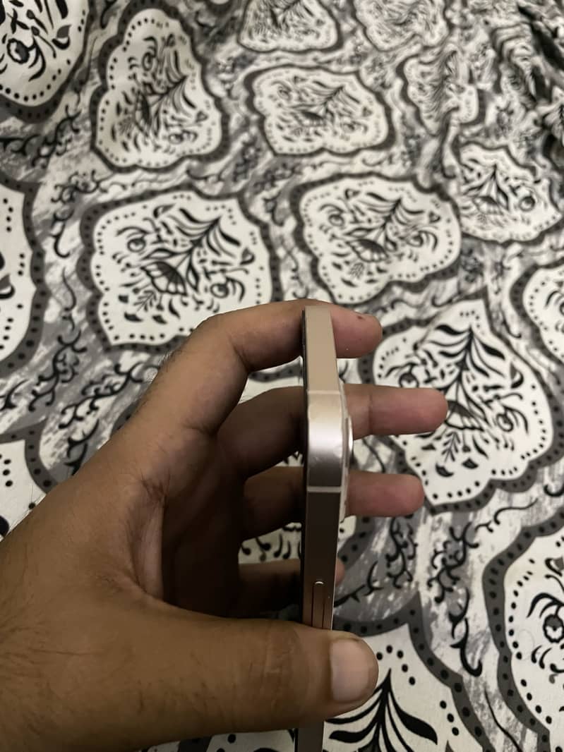 iPhone 13 6