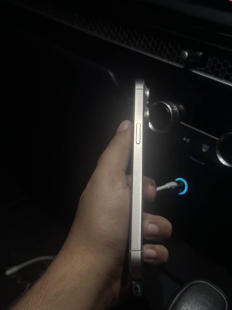 Apple iPhone 15 Pro Max 1