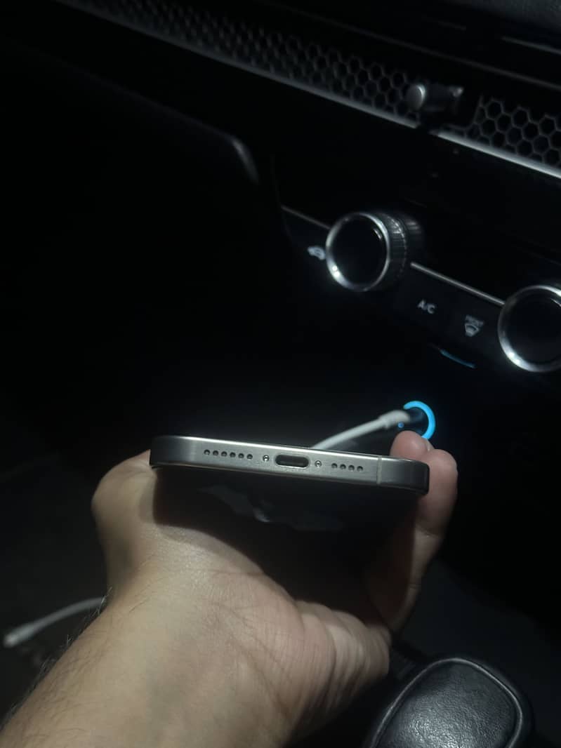 Apple iPhone 15 Pro Max 2