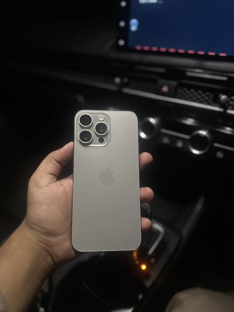 Apple iPhone 15 Pro Max 4