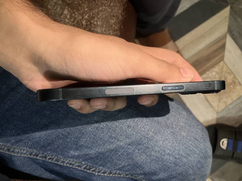 Apple iPhone 13 colour dark blue 4