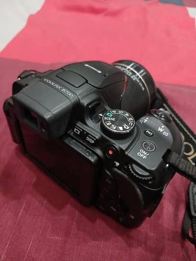 Nikon Coolpix B700