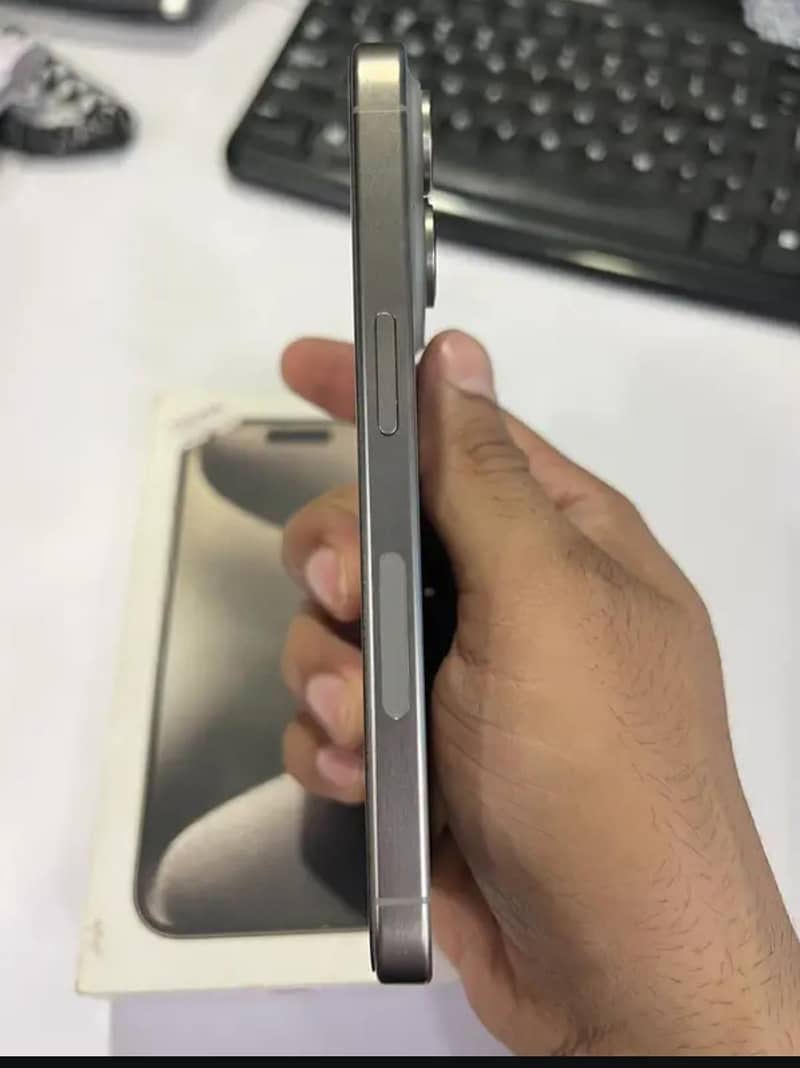 Apple iPhone 15 Pro 3
