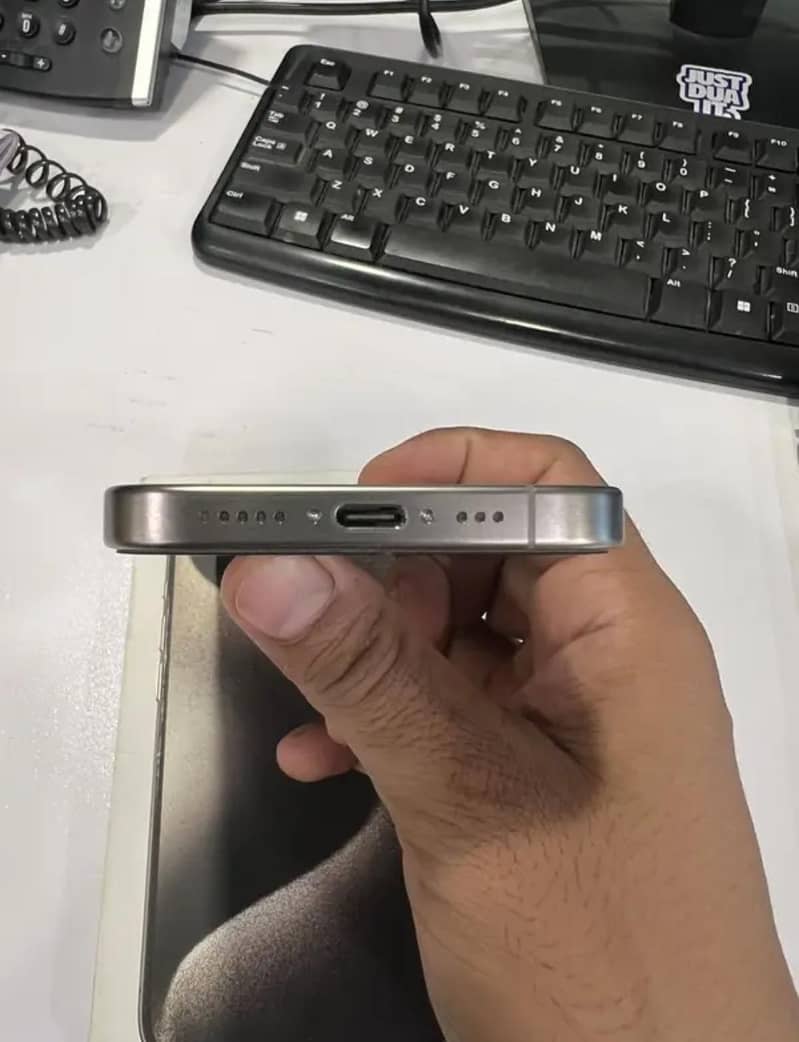 Apple iPhone 15 Pro 4