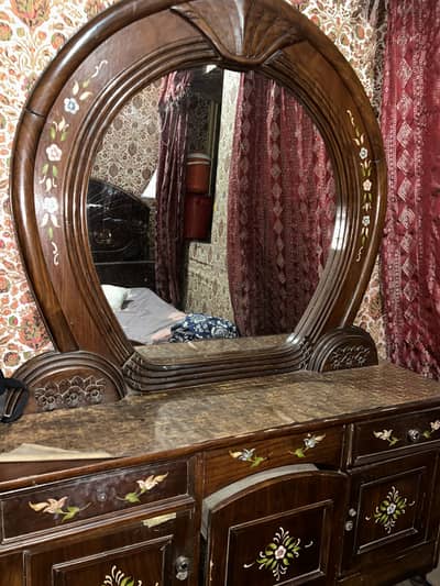 Bed + 2 side tabels + dressing table