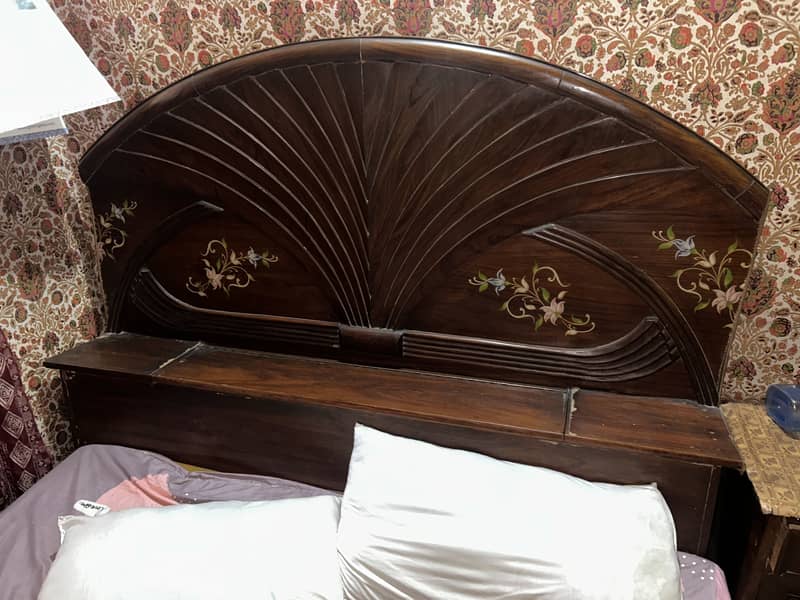 Bed + 2 side tabels + dressing table 4