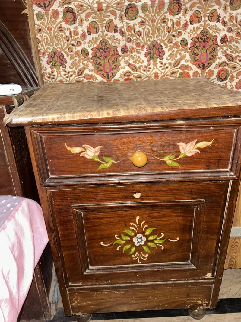 Bed + 2 side tabels + dressing table 7