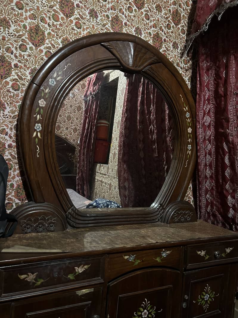 Bed + 2 side tabels + dressing table 9