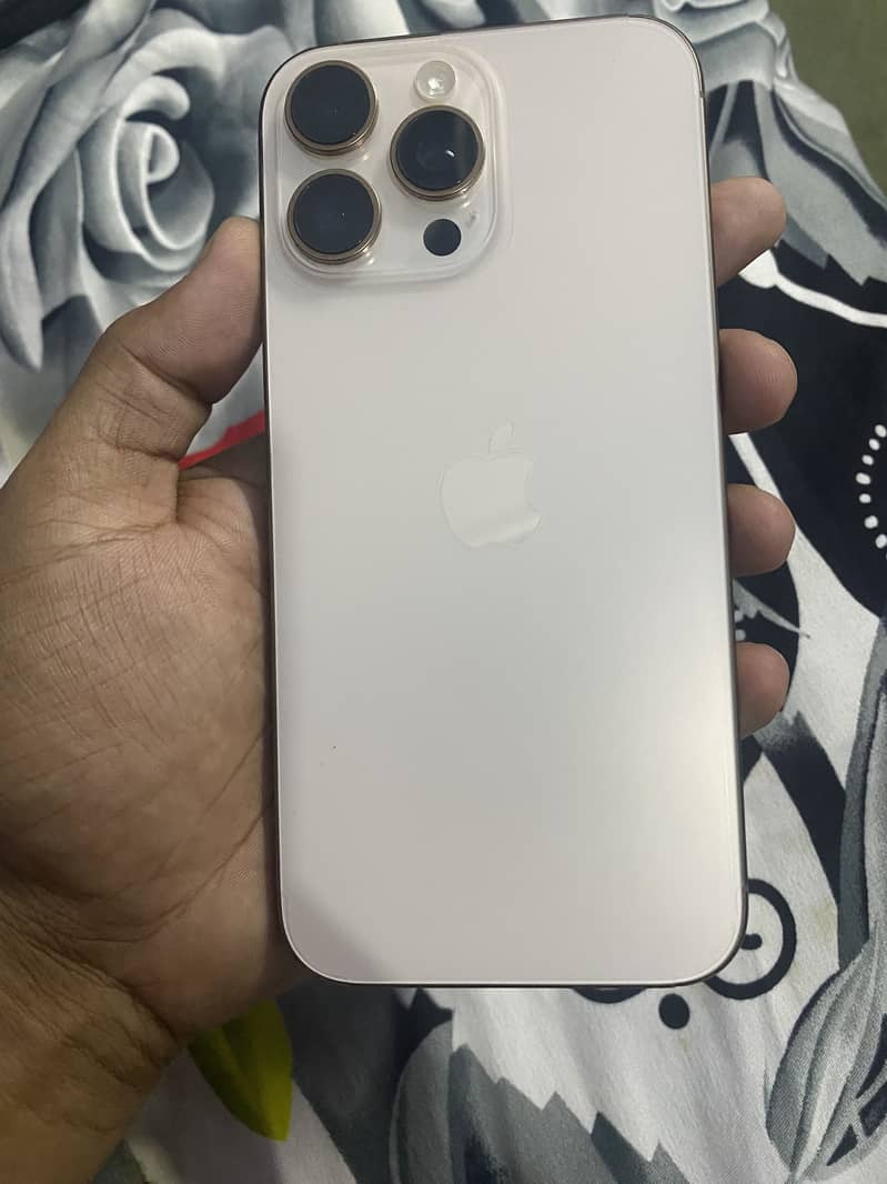 Apple iPhone 16 Pro Max 1