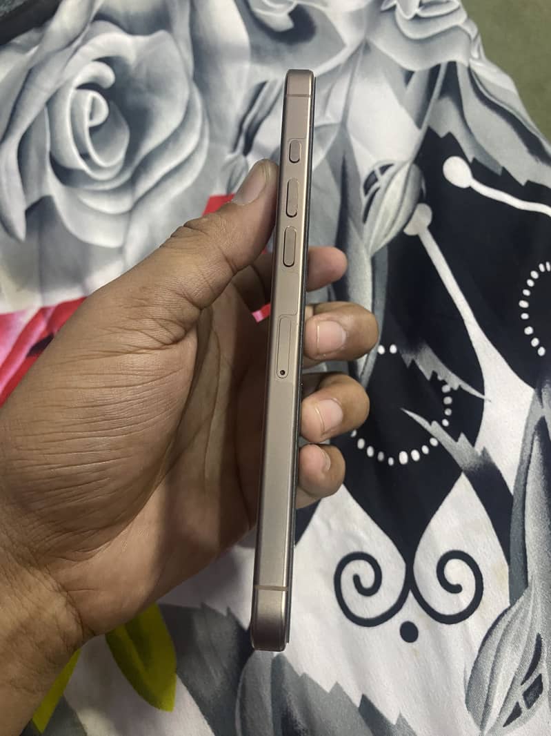 Apple iPhone 16 Pro Max 2