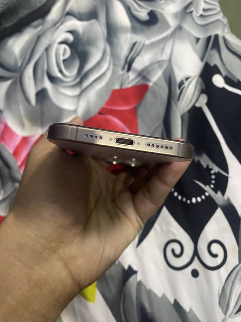 Apple iPhone 16 Pro Max 5