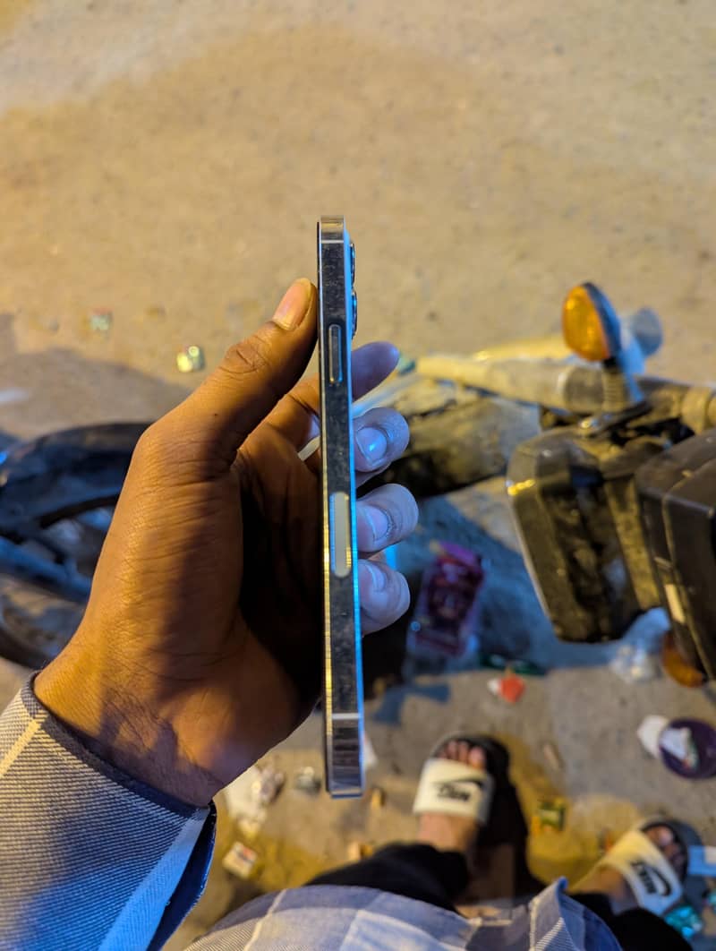 Apple iPhone 12 Pro Max 3