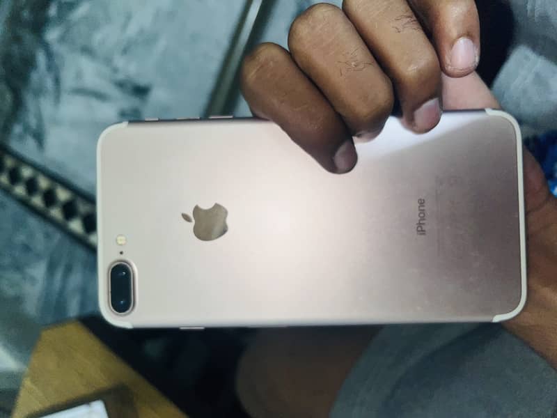 Apple iPhone 7 Plus 2