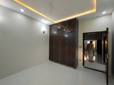 4.25 MARLA LOWER PORTION AVAILABLE FOR RENT IN SADAT COOPERATIVE SOCIETY (COLLEGE TWON) NEAR TO HIGH COURT SOCIETY PHASE 2 COLLEGE ROAD LAHORE