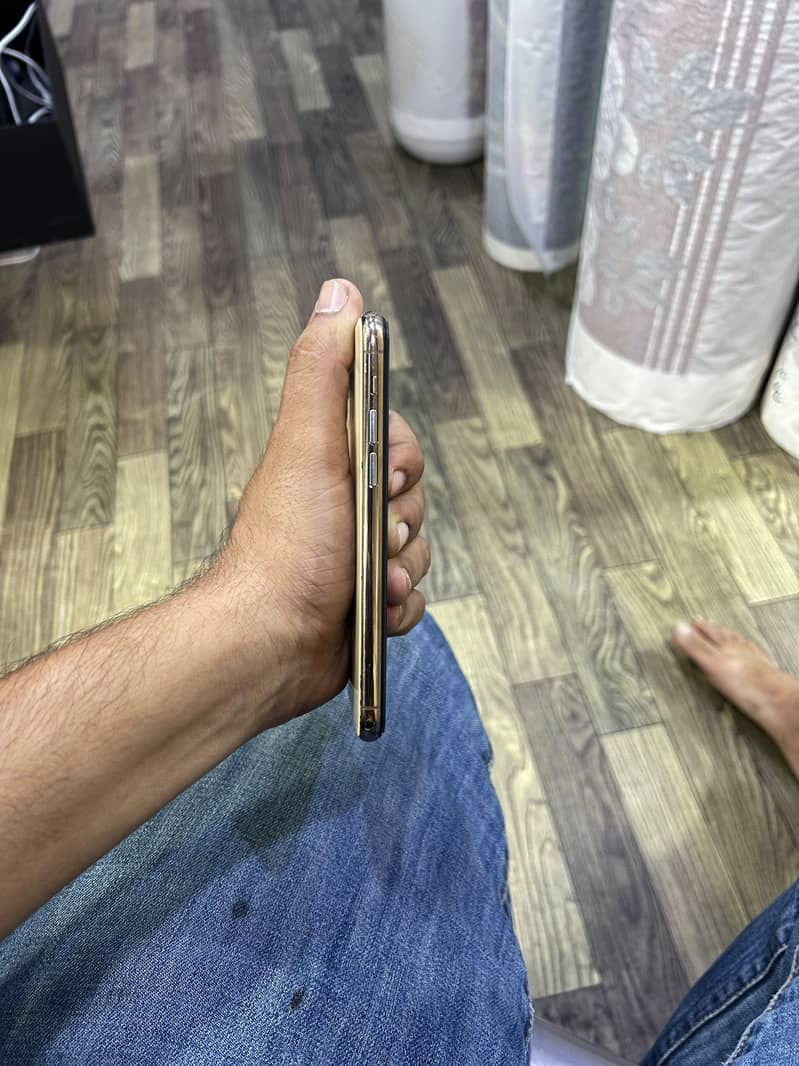 Apple iPhone 11 Pro 1