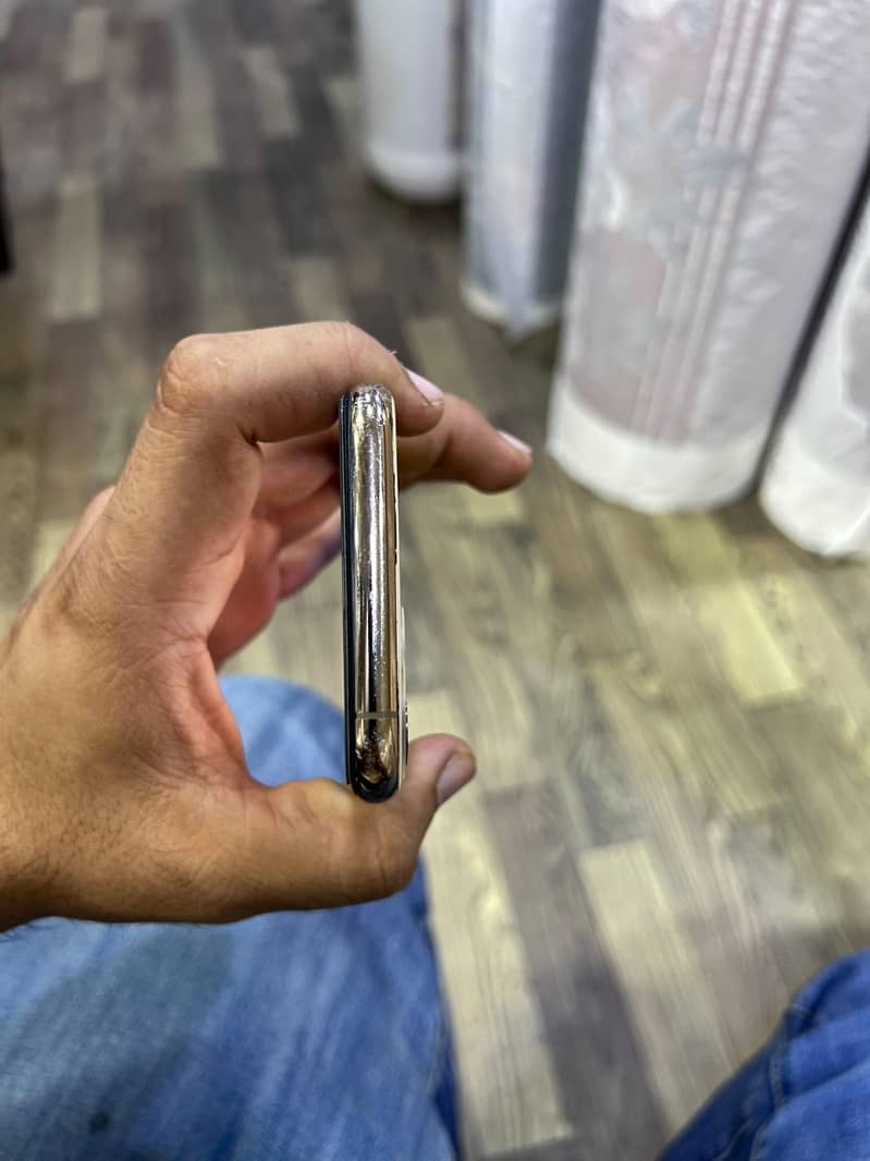Apple iPhone 11 Pro 3