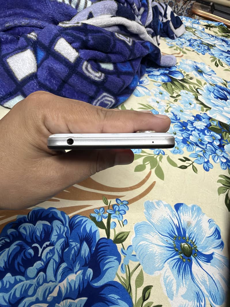 Sharp Aquos Zero 5G 2