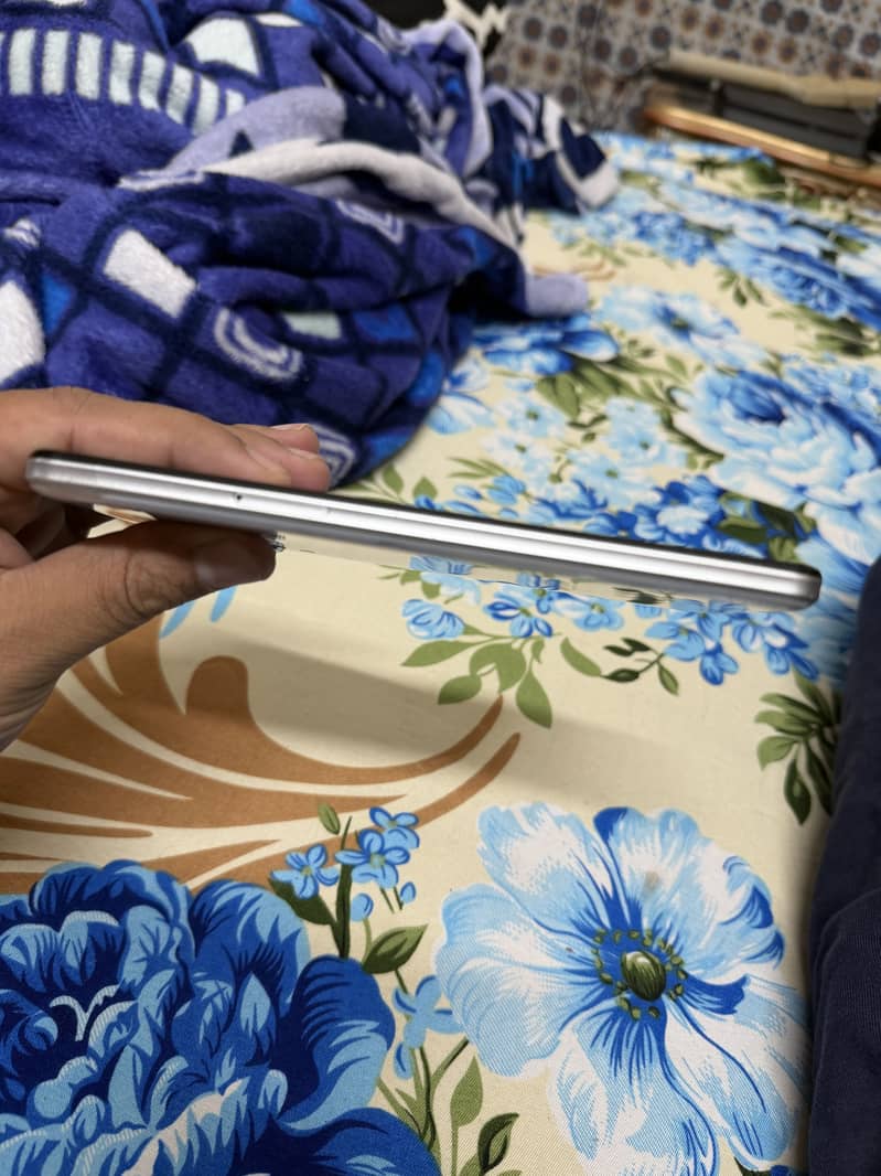 Sharp Aquos Zero 5G 4