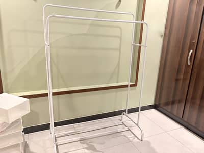 Metal cloth stand