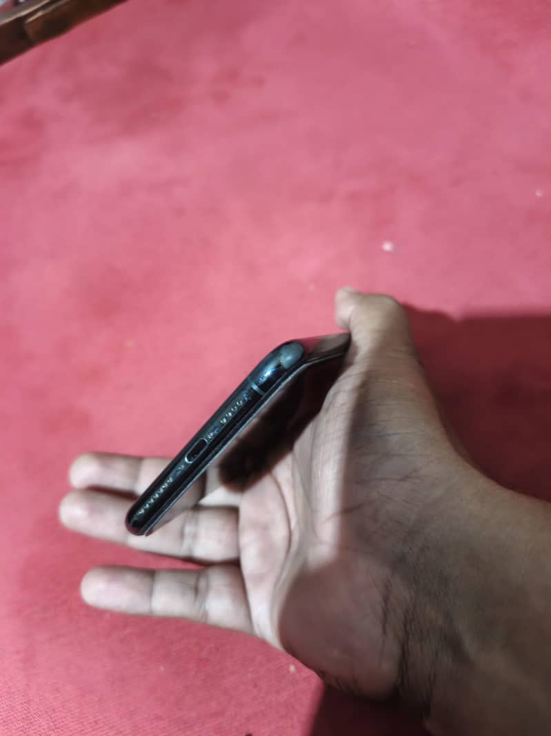 Apple iPhone 11 Pro Max 4