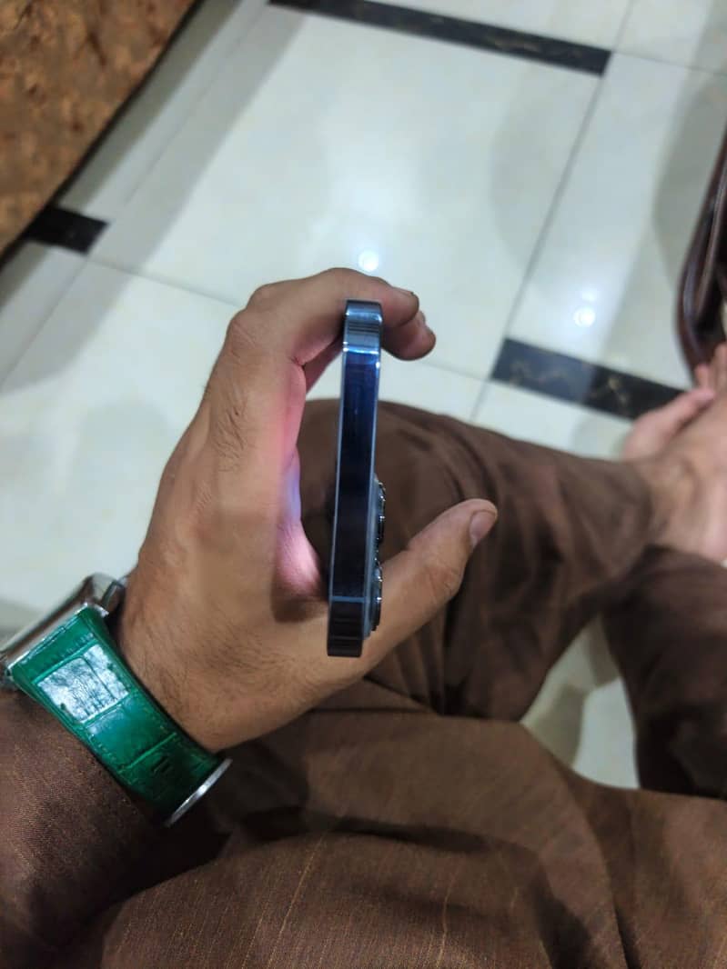 Apple iPhone 13 Pro Max 2