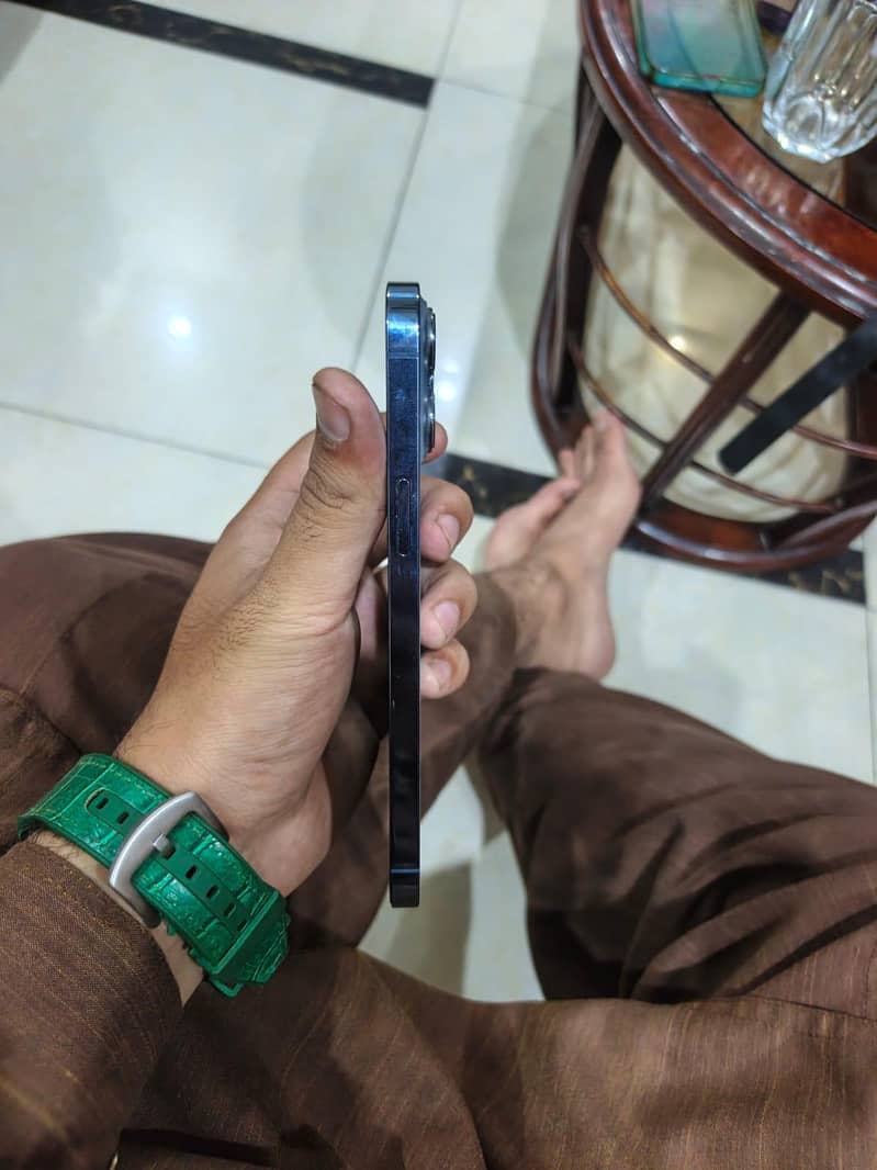Apple iPhone 13 Pro Max 3