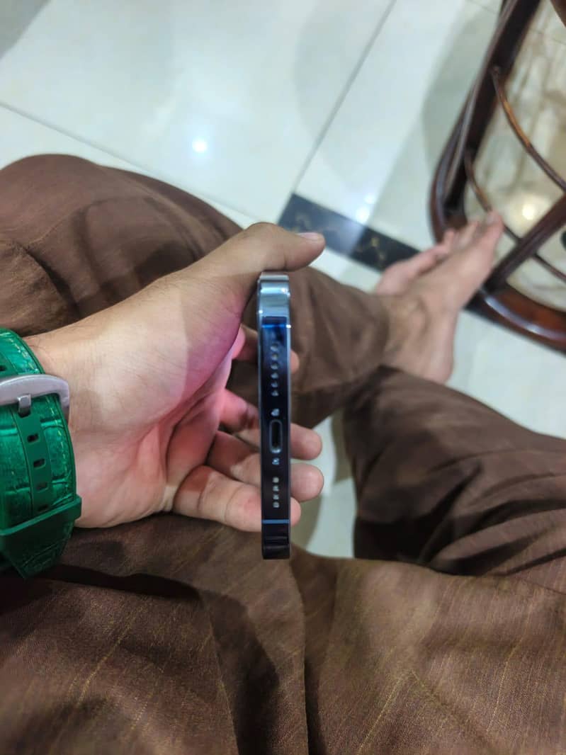 Apple iPhone 13 Pro Max 4