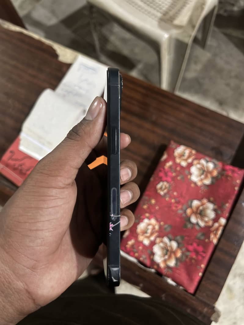Apple iPhone 13 2