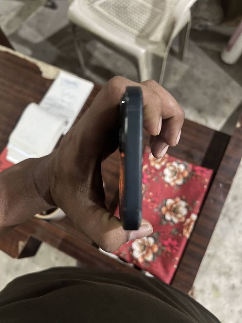 Apple iPhone 13 3