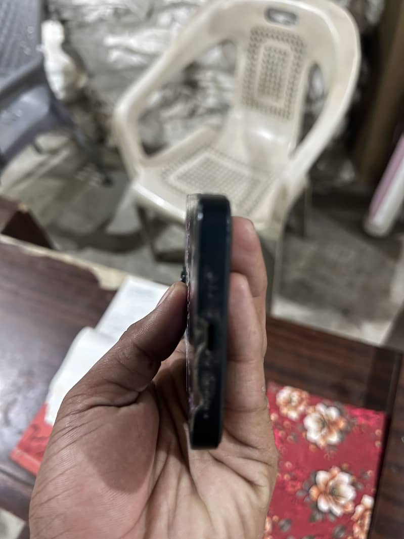 Apple iPhone 13 4