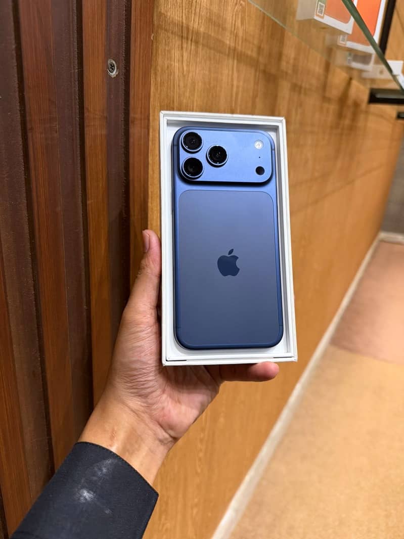 Apple iPhone 17 Pro Max 0
